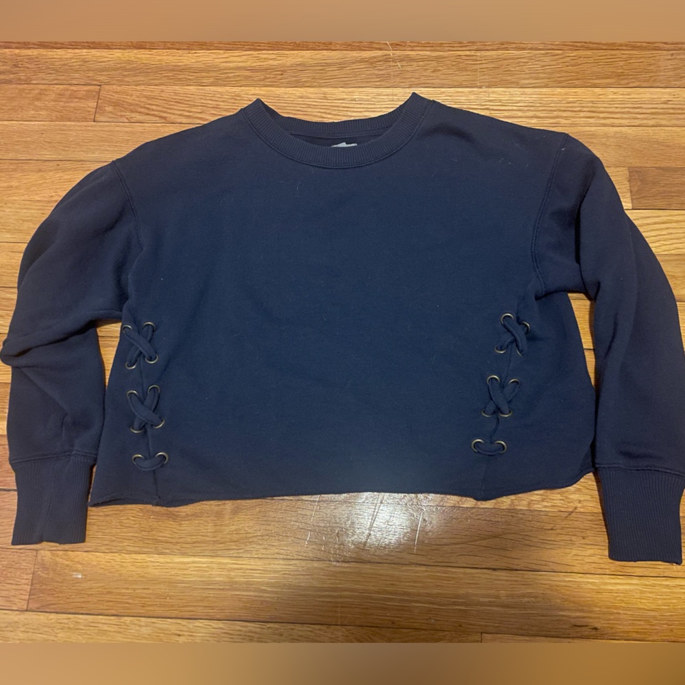 aerie navy cropped crewneck with side detailing size xs